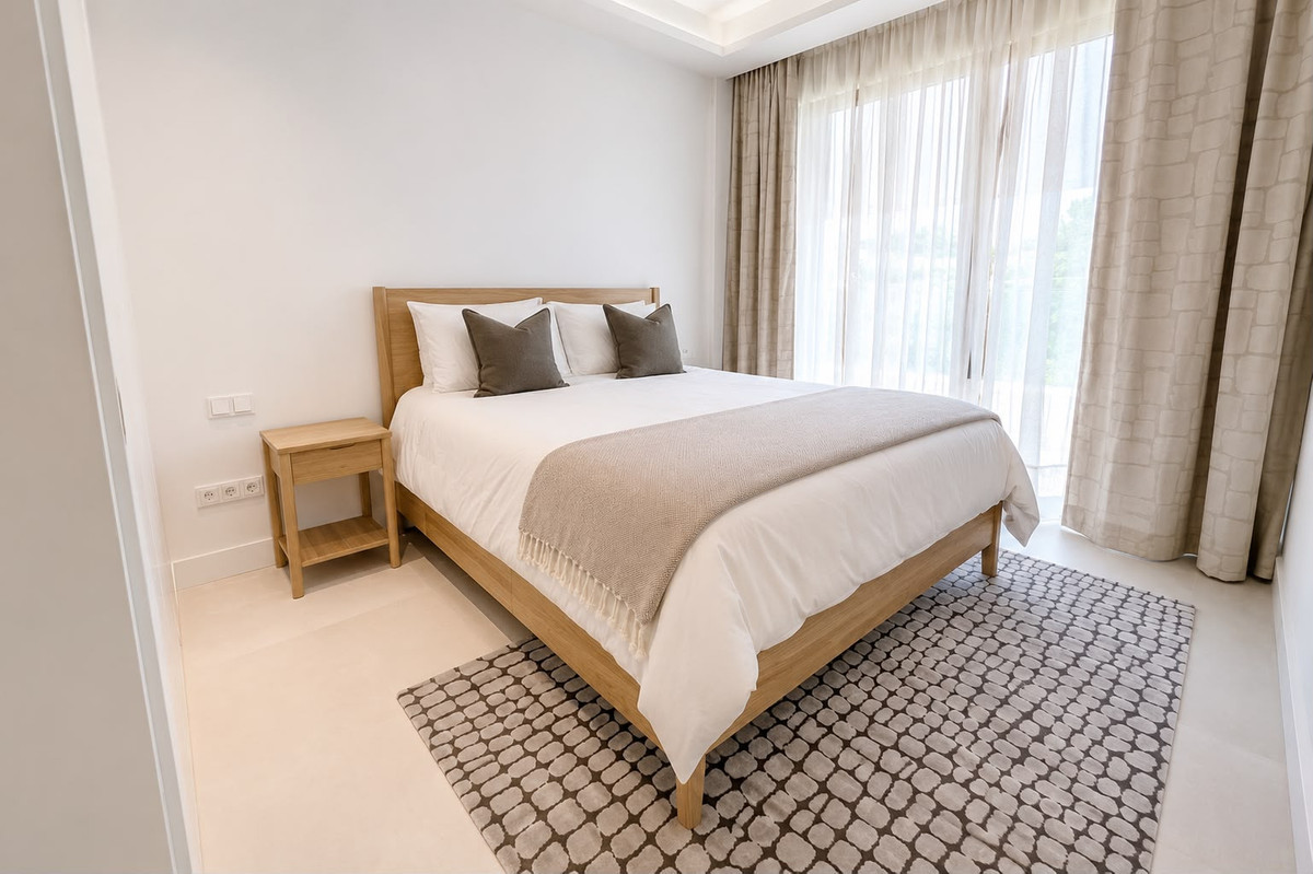 3 Bedroom Apartment in Marbella - Photo 12