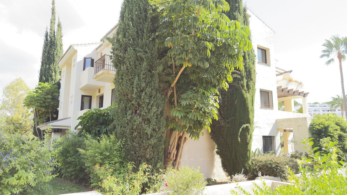 3 Bedroom Penthouse in Benahavís - Photo 23