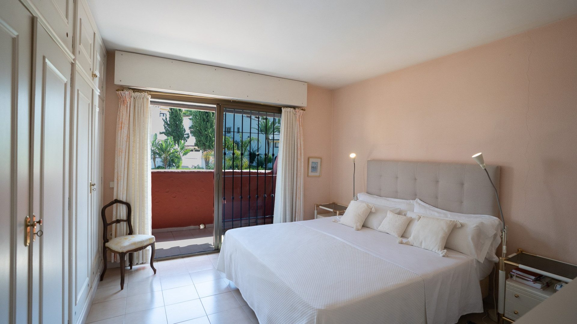 4 Bedroom Villa in Marbella - Photo 7