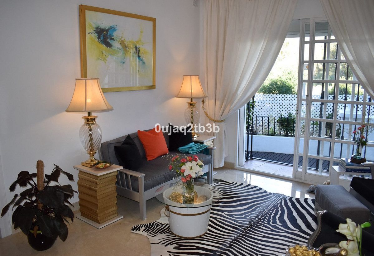 2 Bedroom Townhouse in Marbella - Photo 5
