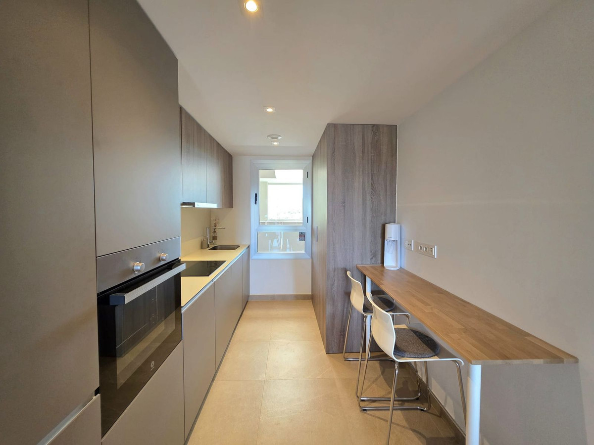 2 Bedroom Apartment in Estepona - Photo 8