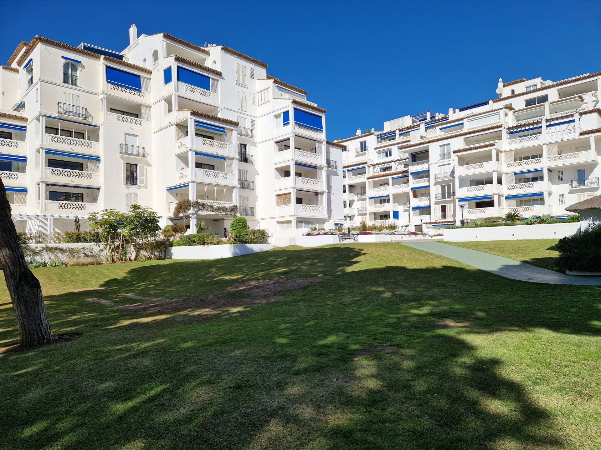 2 Bedroom Apartment in Marbella - Photo 4