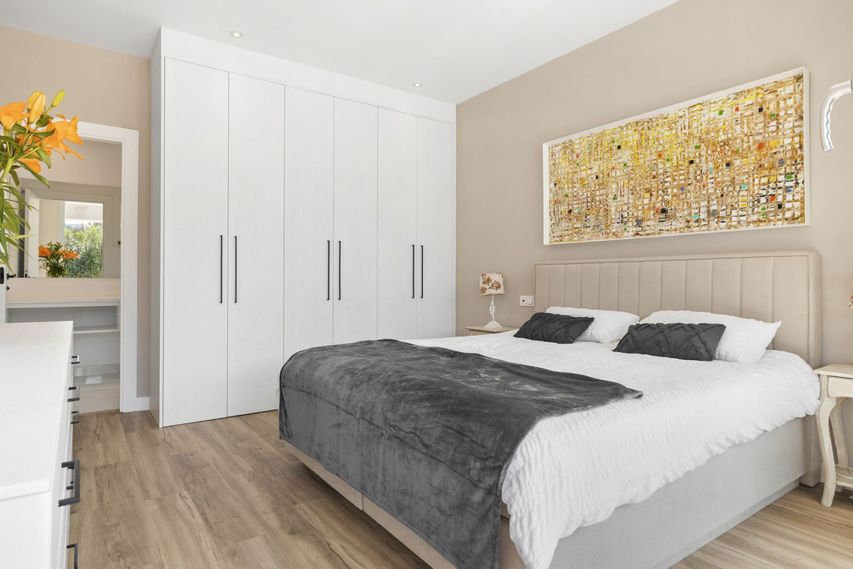 5 Bedroom Villa in San Pedro de Alcántara - Photo 49