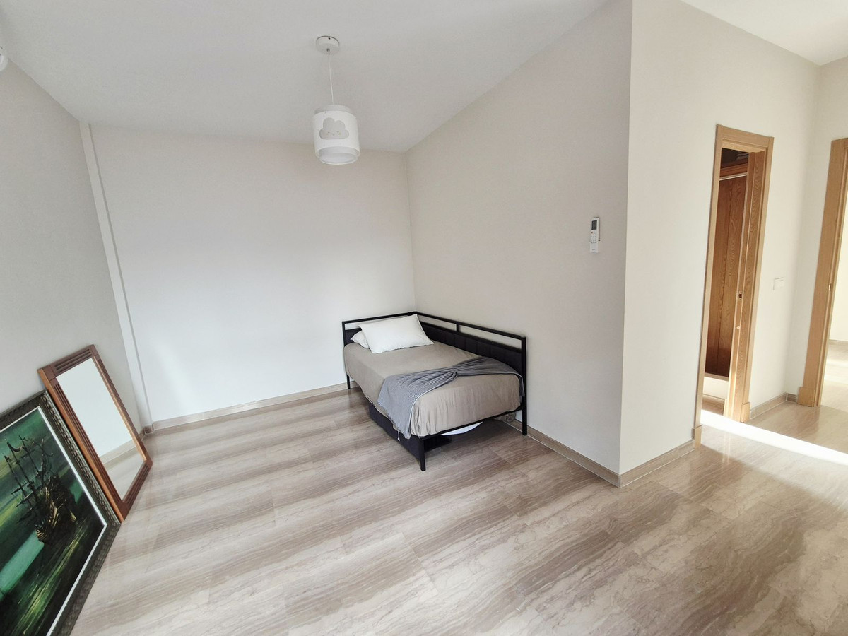 4 Bedroom Villa in San Pedro de Alcántara - Photo 19
