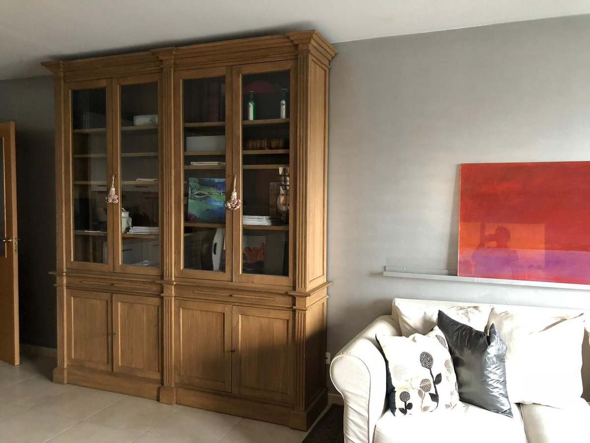 2 Bedroom Apartment in Marbella - Photo 6