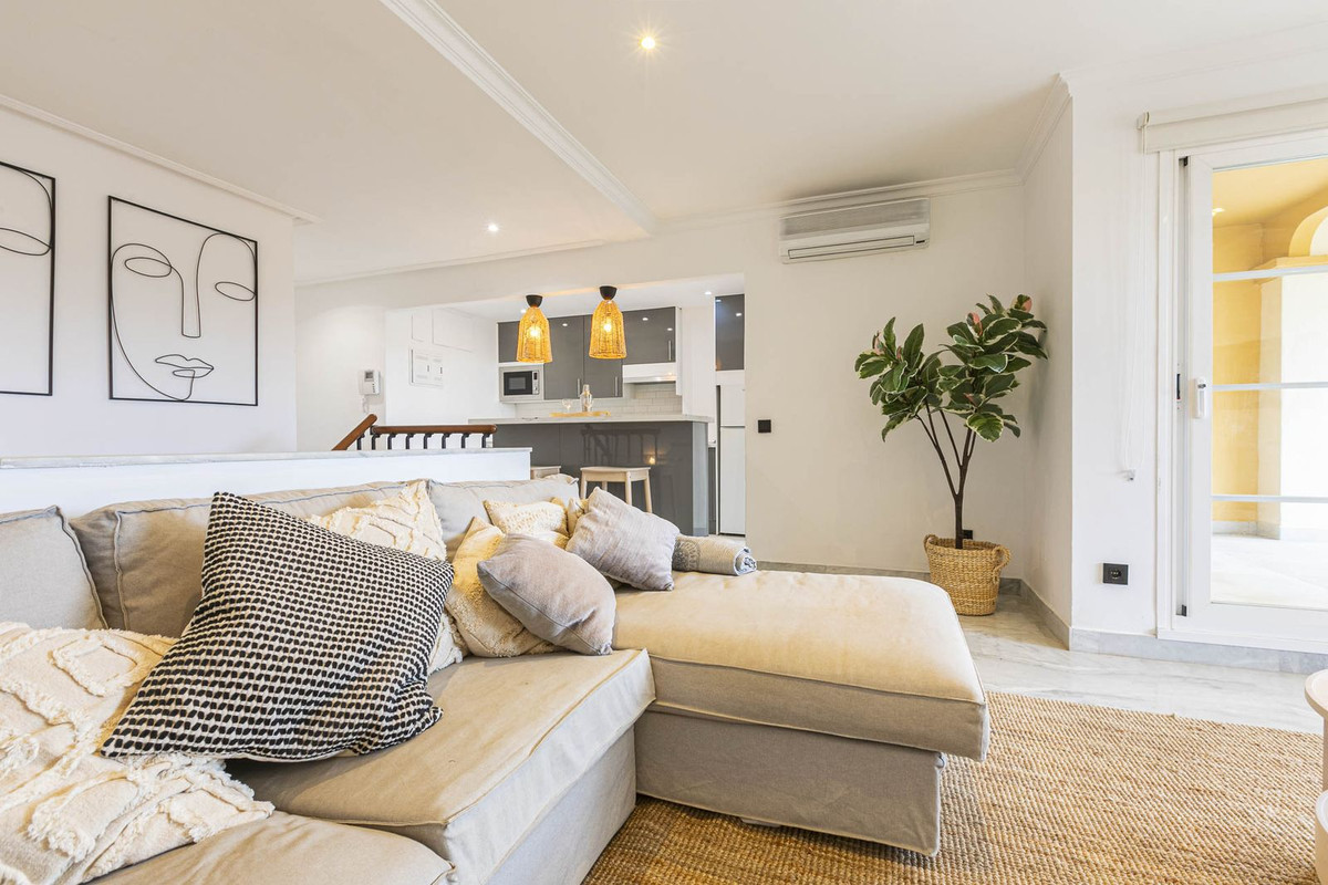 2 Bedroom Apartment in Marbella - Photo 3