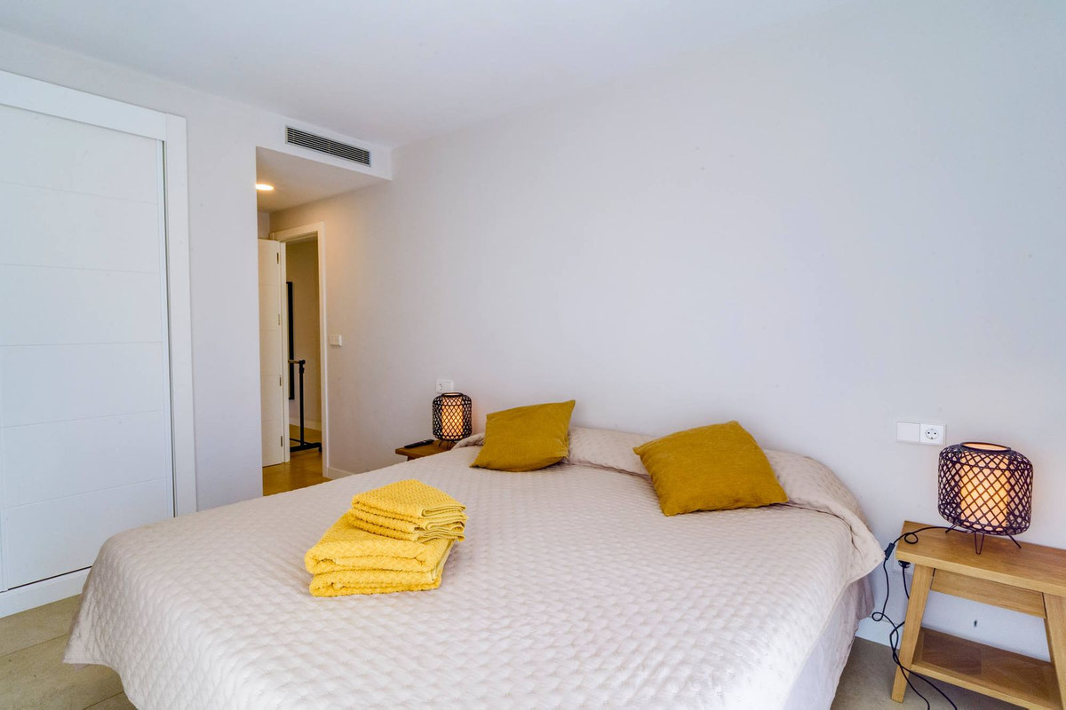 2 Bedroom Apartment in Estepona - Photo 18