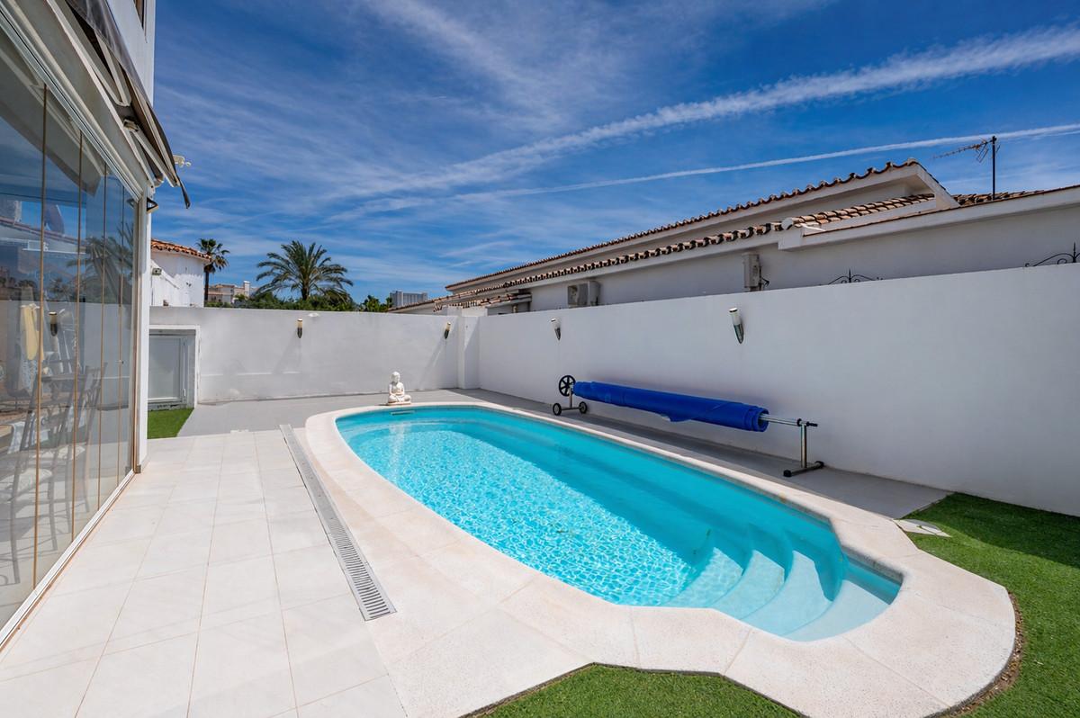 3 Bedroom Villa in Estepona - Фото 3