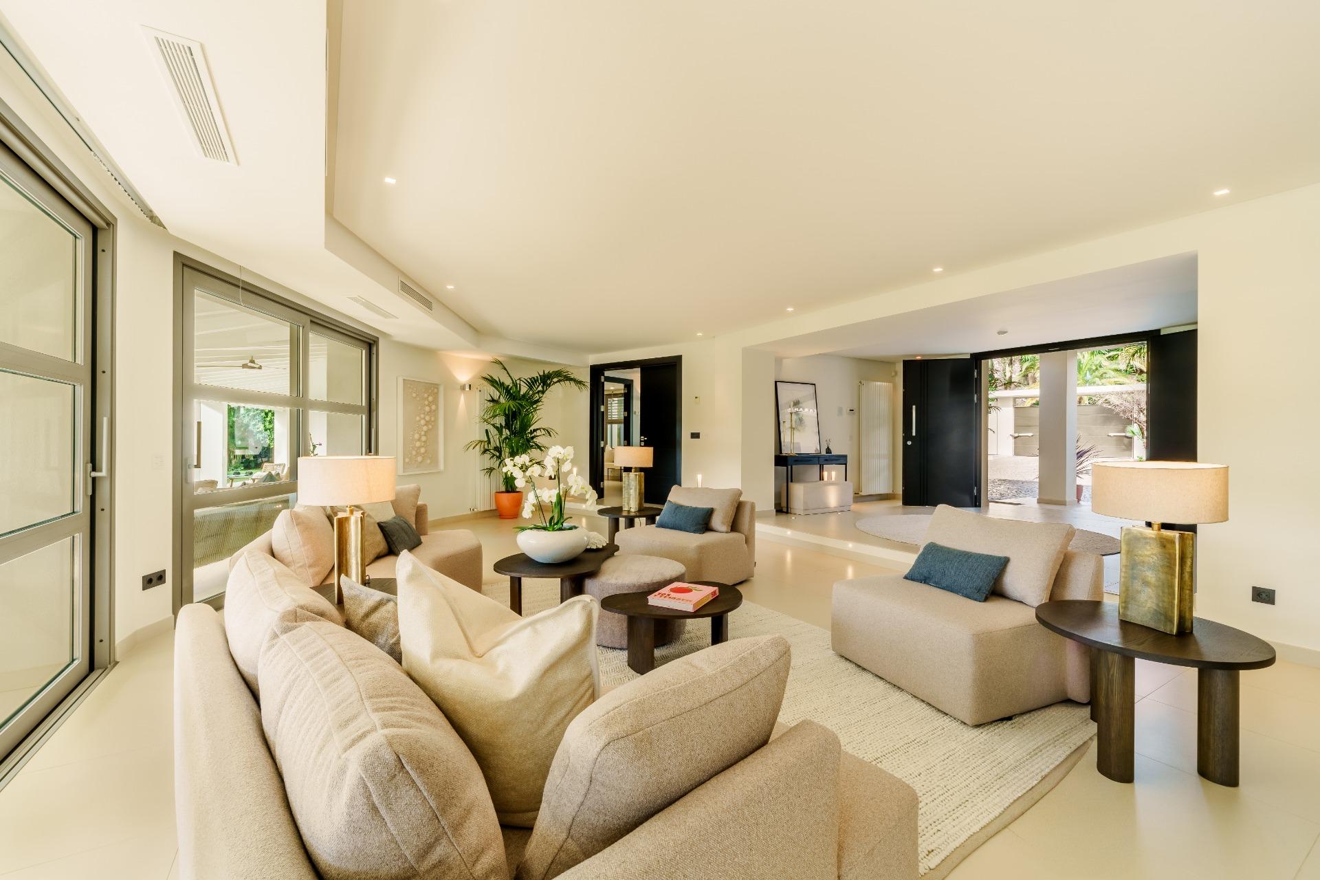 5 Bedroom Villa in Marbella - Photo 2