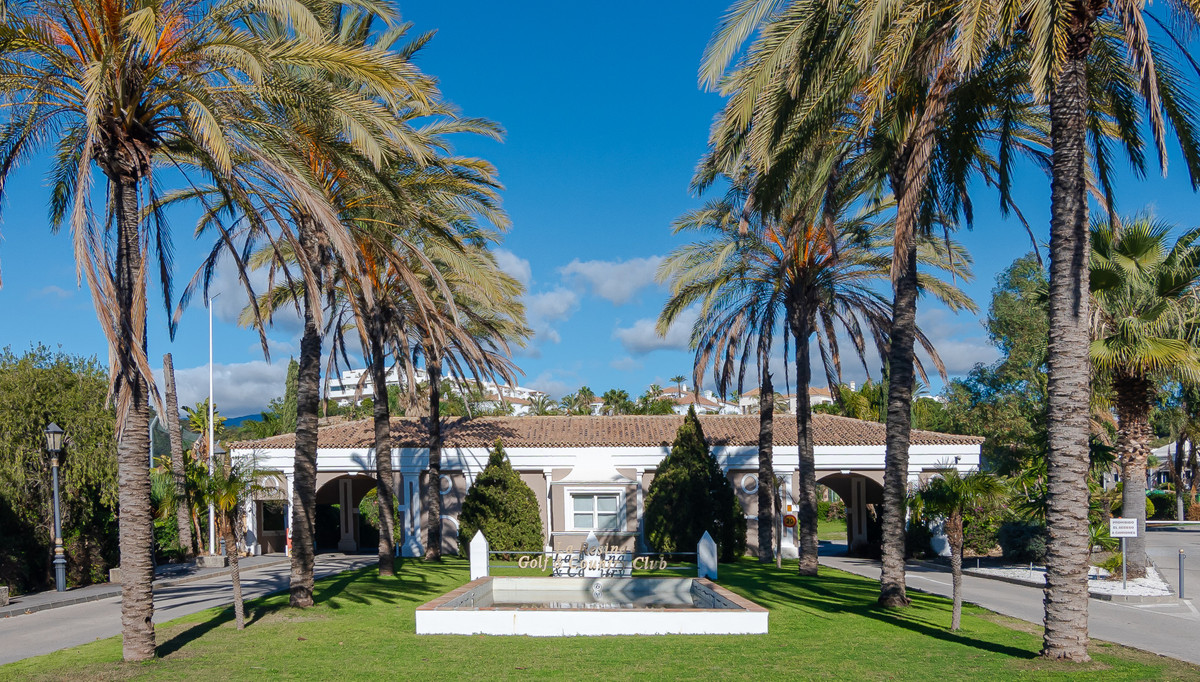 1,059 m² Plot in Estepona