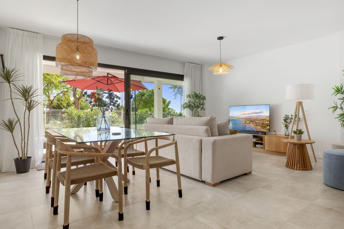 3 Bedroom Apartment in Estepona - Photo 7