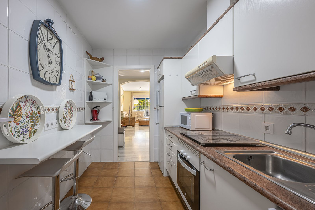 2 Bedroom Apartment in Marbella - Photo 20