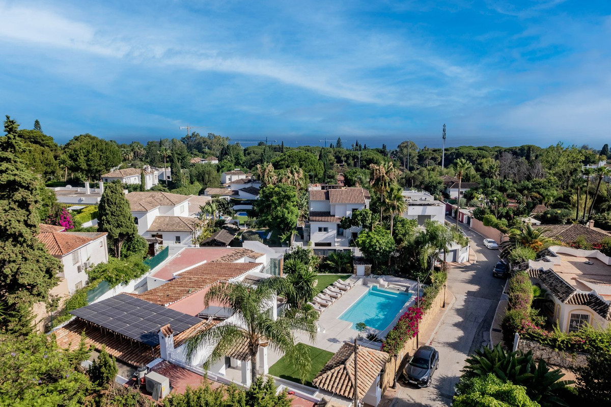 6 Bedroom Villa in Marbella - Photo 9