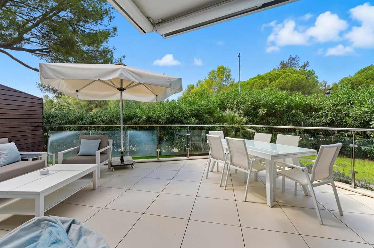 2 Bedroom Villa in Marbella - Photo 2