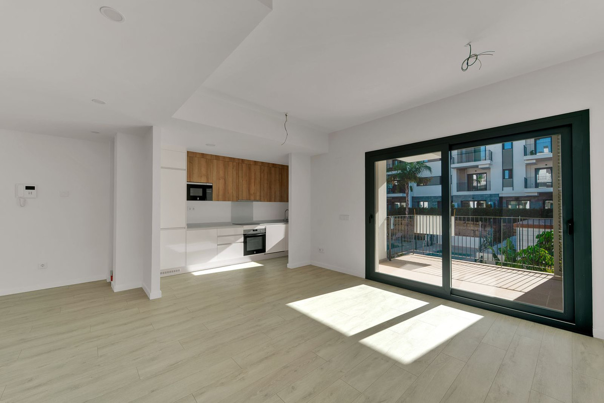 3 Bedroom Apartment in Estepona - Photo 5