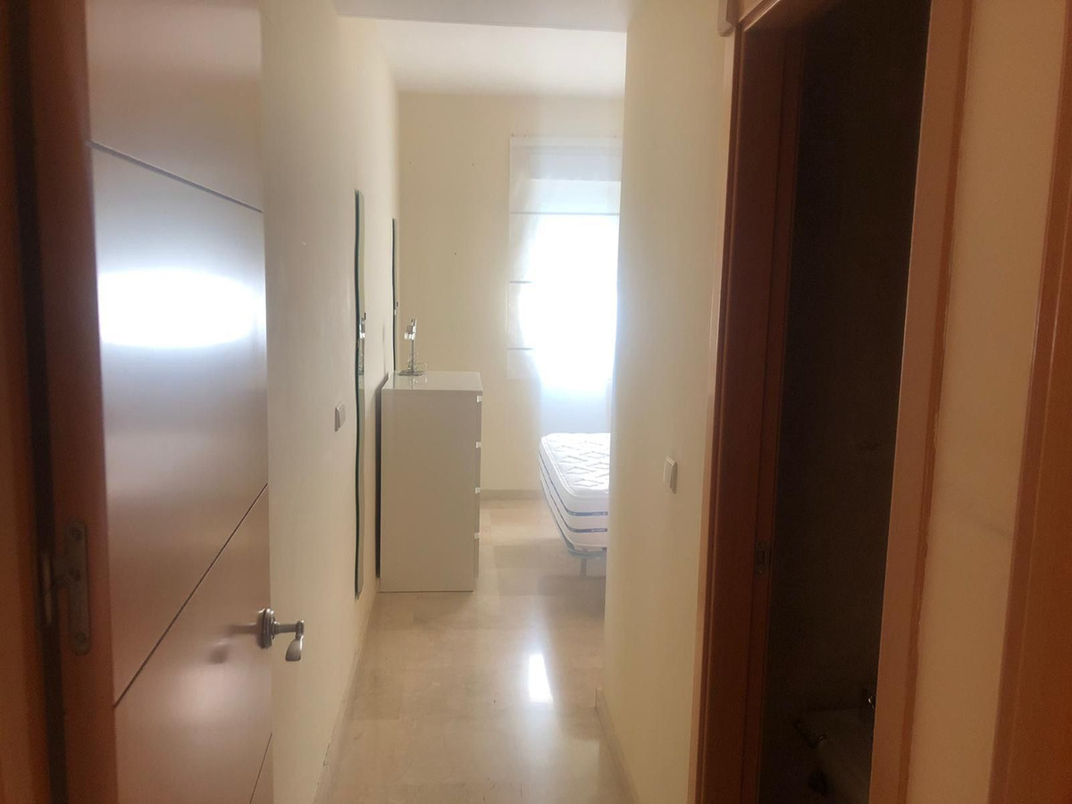 2 Bedroom Apartment in Benalmádena - Photo 7