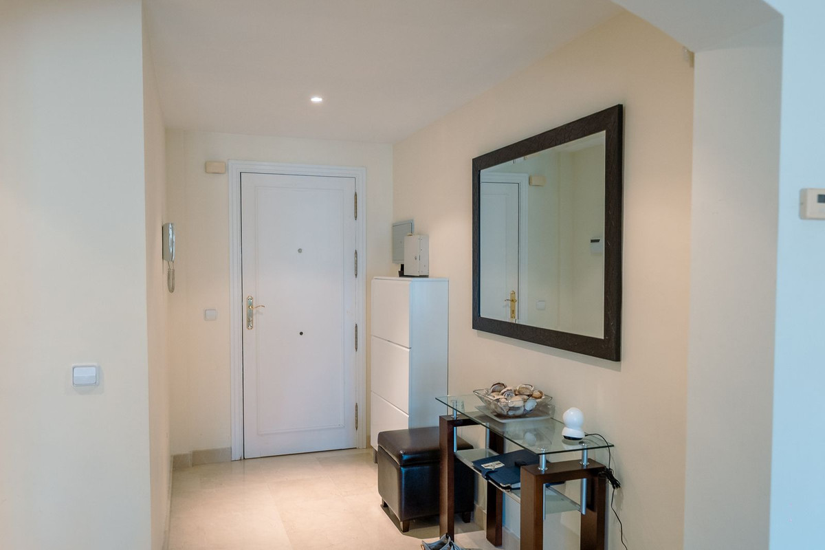 3 Bedroom Apartment in Benahavís - Photo 14