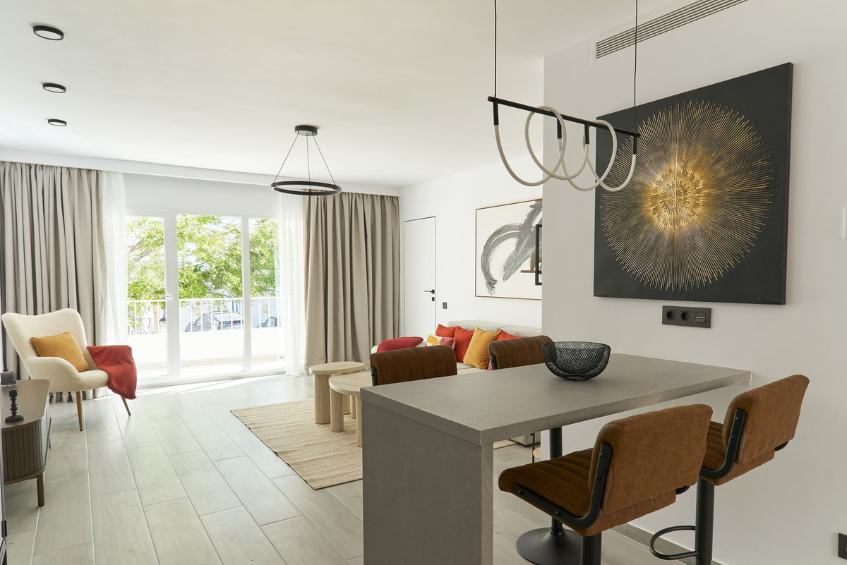 2 Bedroom Apartment in Marbella - Photo 2