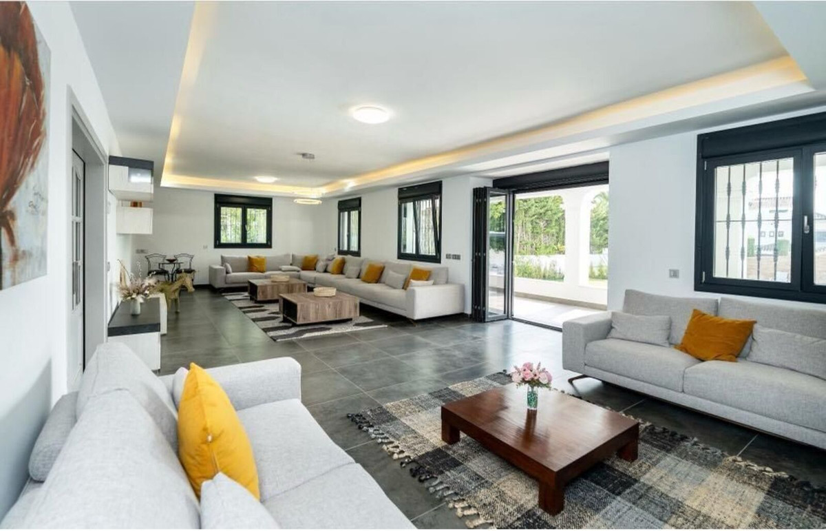 6 Bedroom Villa in Marbella - Фото 2
