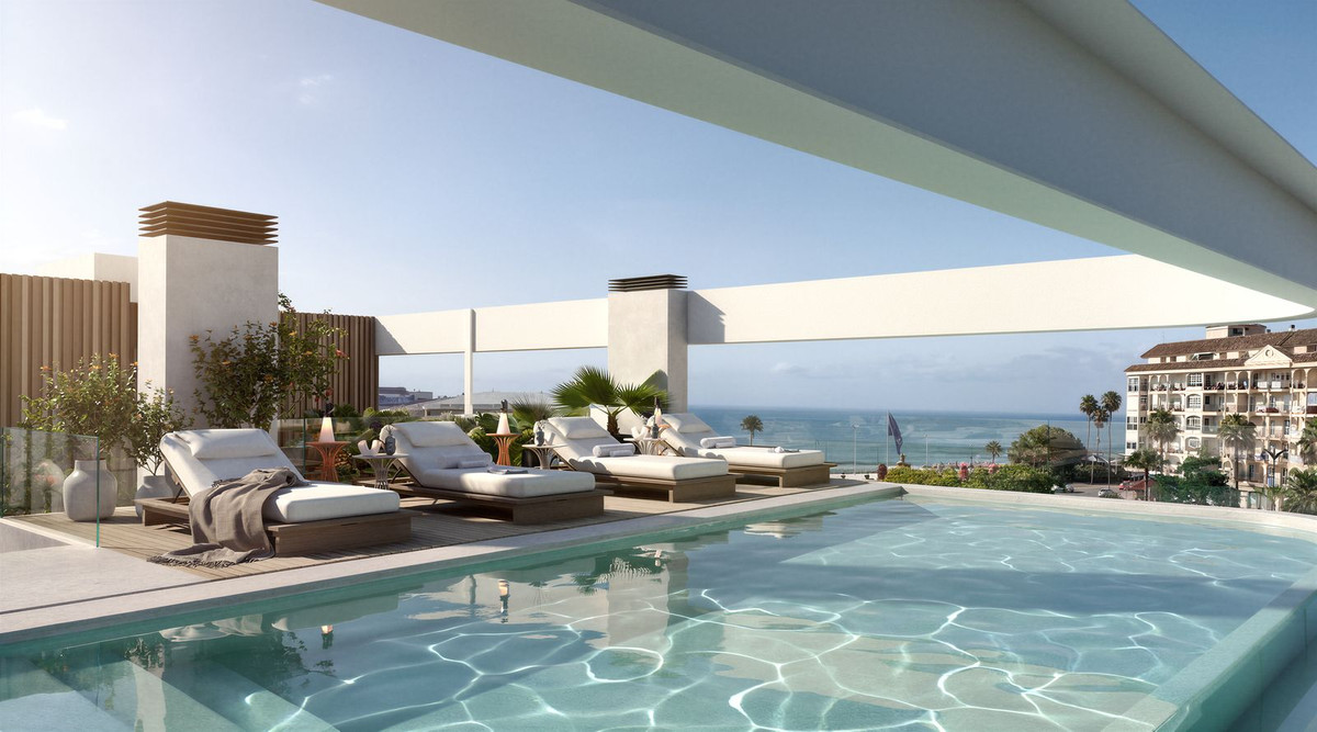 2 Bedroom Apartment in Estepona - Photo 8