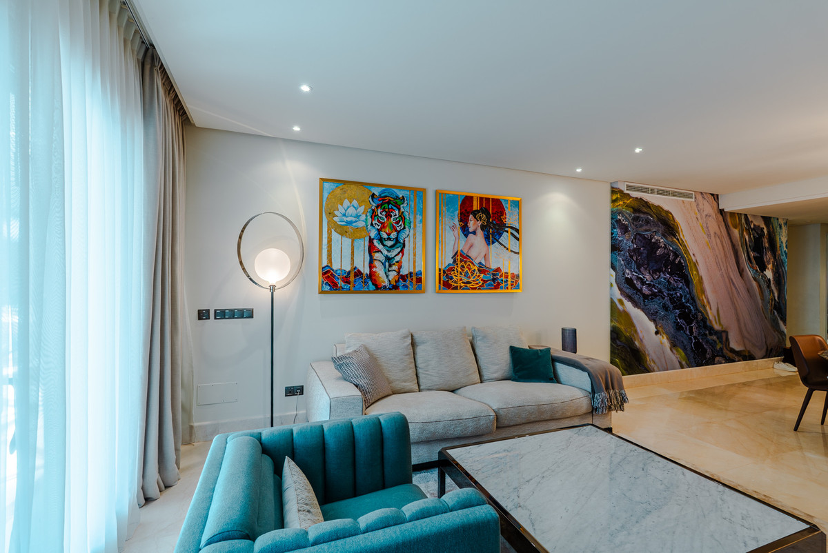 3 Bedroom Apartment in Estepona - Photo 6