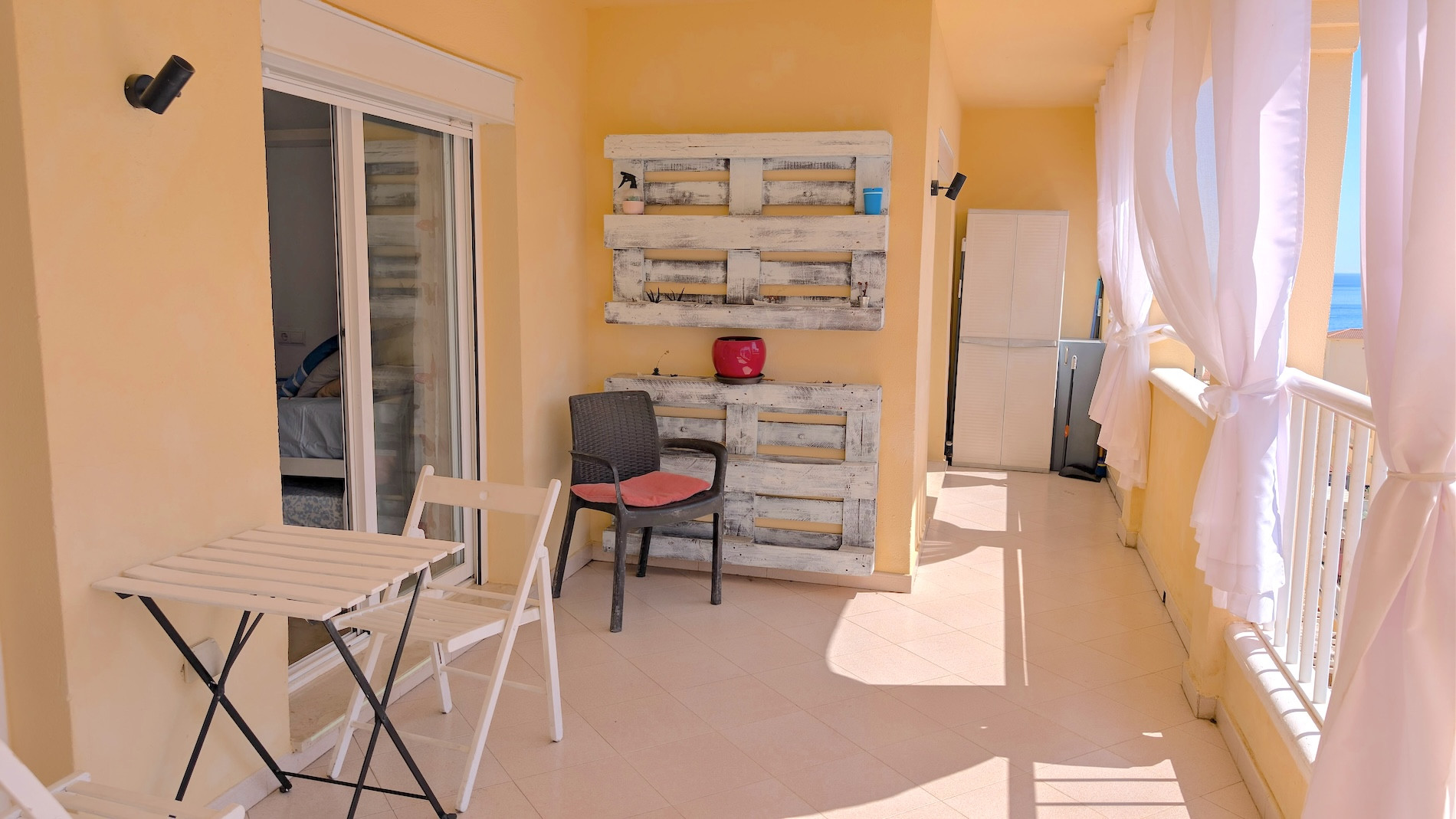 2 Bedroom Apartment in Benalmádena - Photo 2