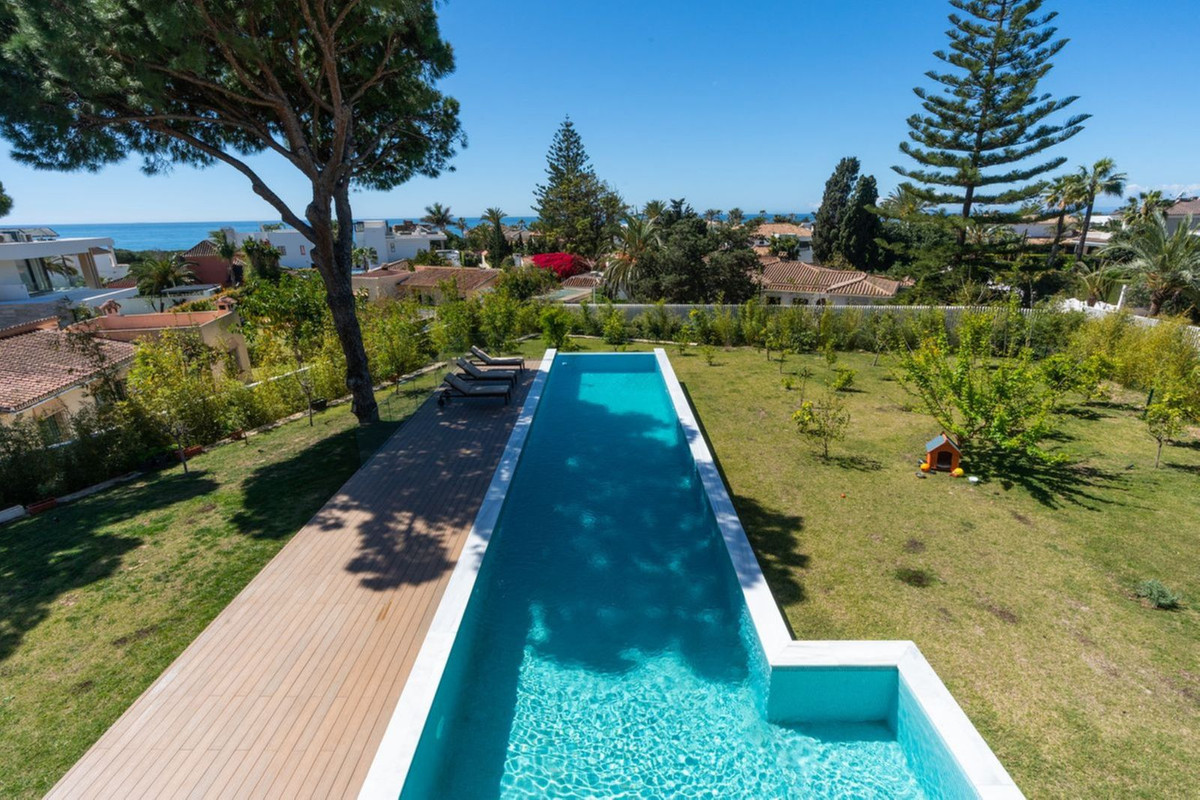 6 Bedroom Villa in Marbella - Photo 31
