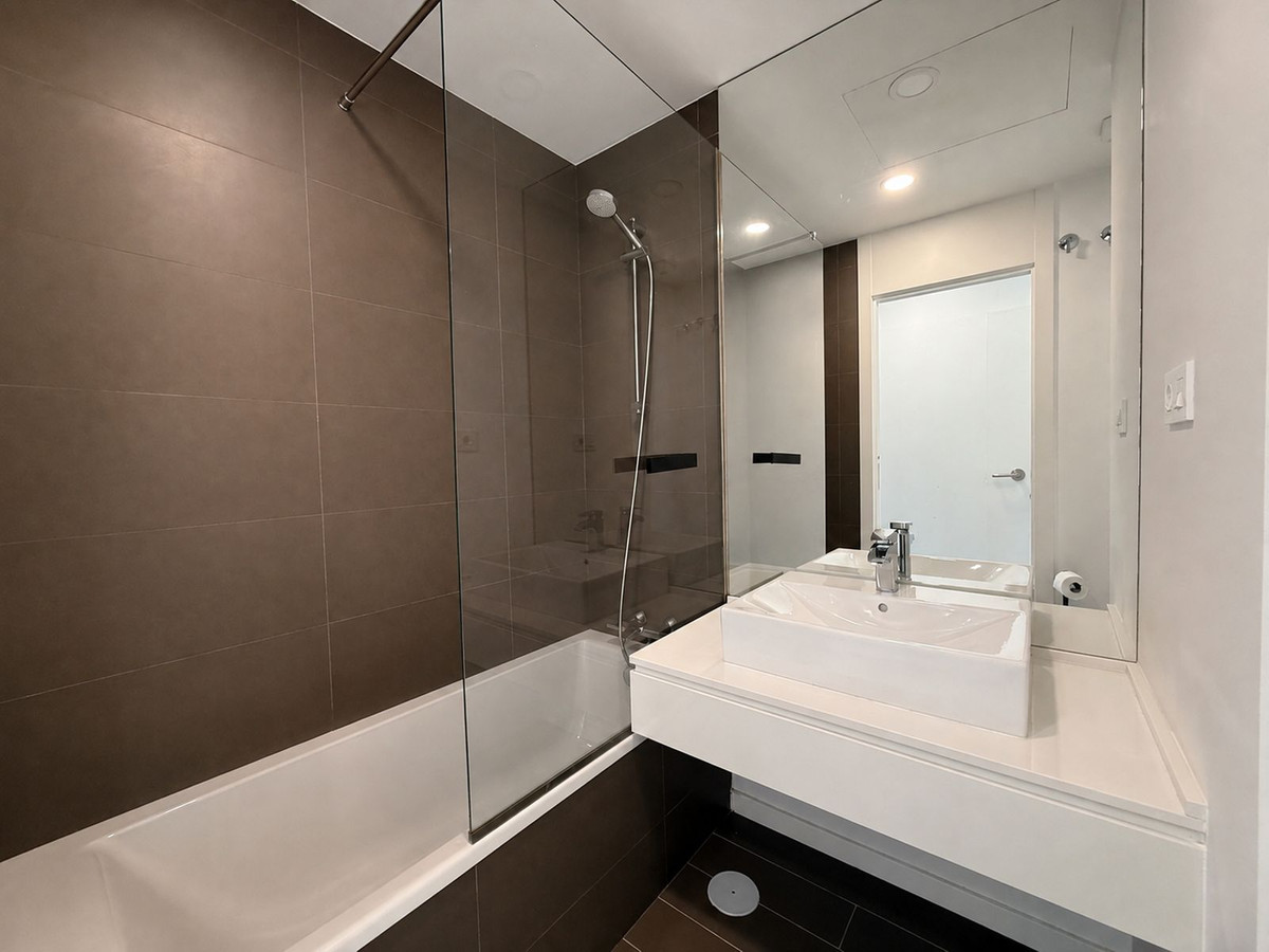 2 Bedroom Penthouse in Estepona - Photo 13
