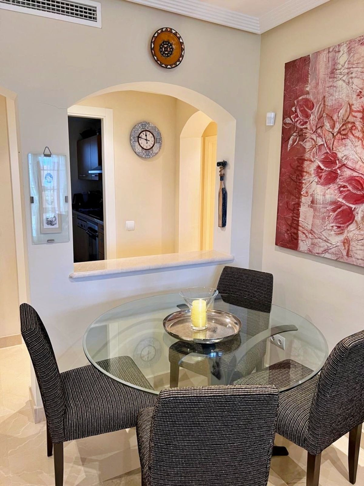 3 Bedroom Apartment in Benahavís - Photo 10