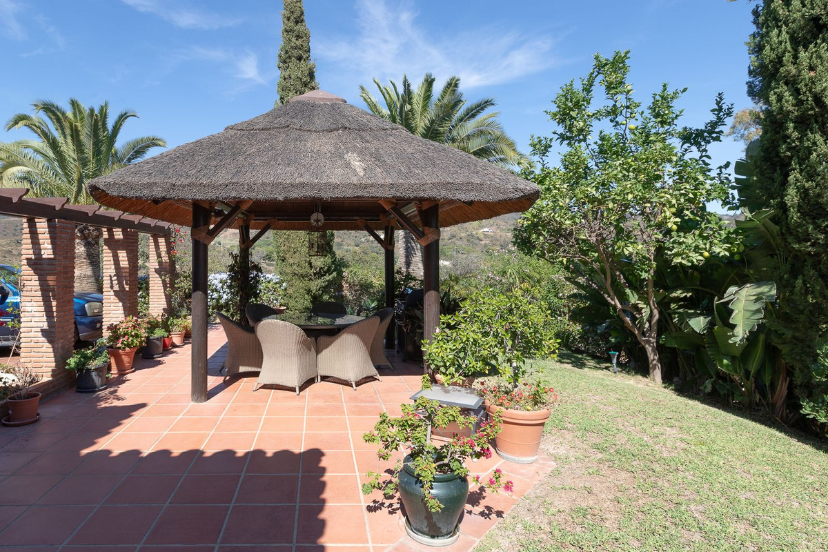5 Bedroom Villa in Marbella - Photo 32