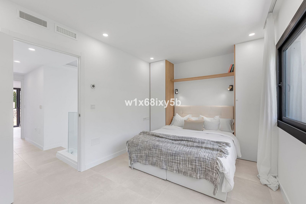 3 Bedroom Villa in Marbella - Photo 21