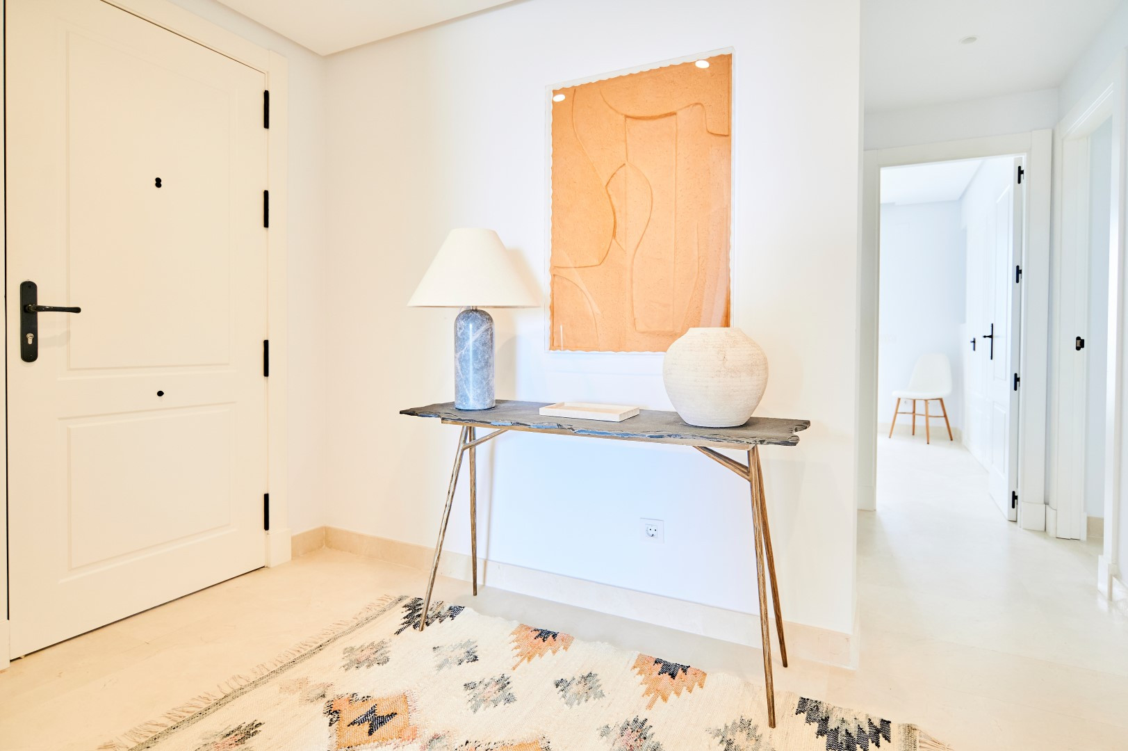 2 Bedroom Apartment in Marbella - Photo 25