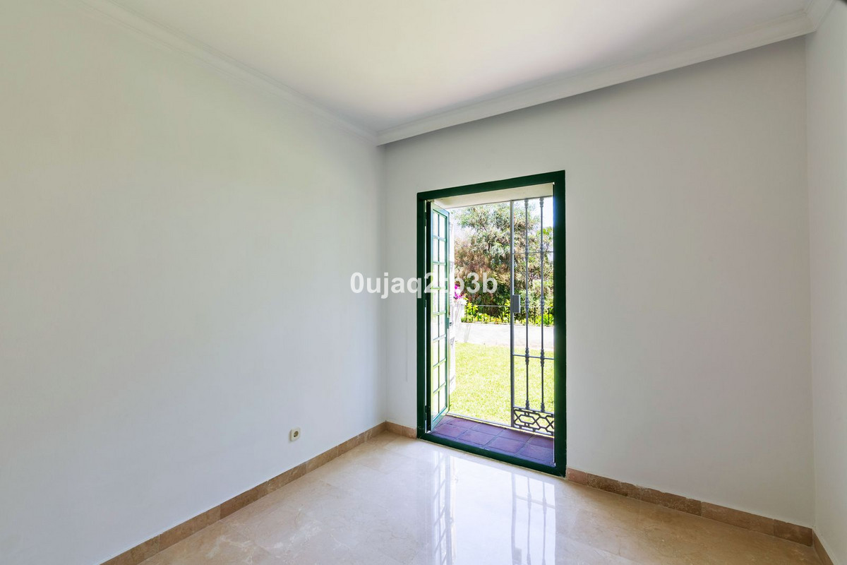 3 Bedroom Townhouse in Marbella - Photo 13