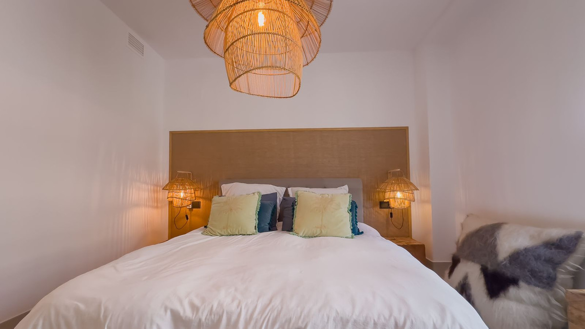 3 Bedroom Penthouse in Istán - Photo 40