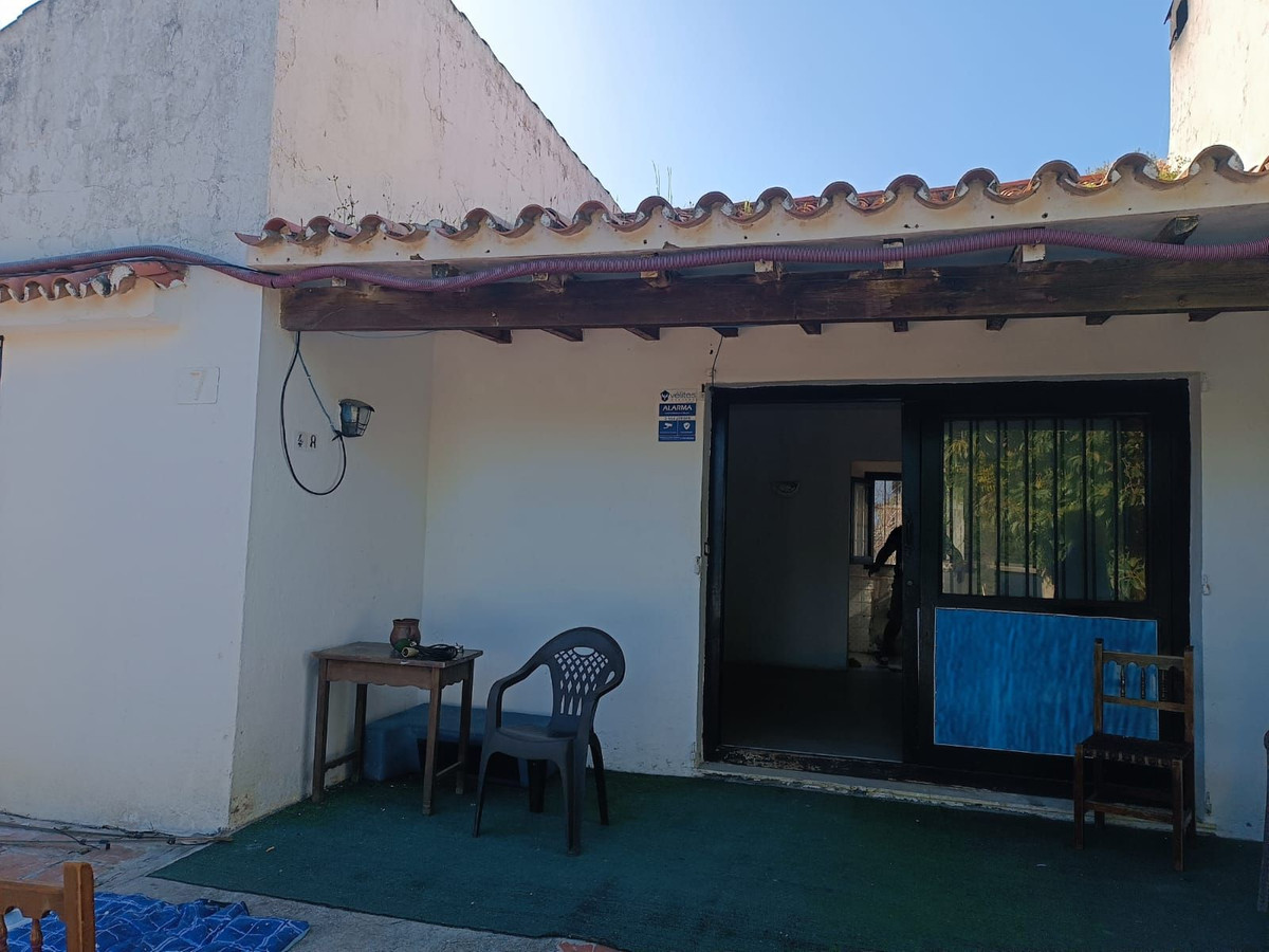 2 Bedroom Villa in Estepona - Photo 6