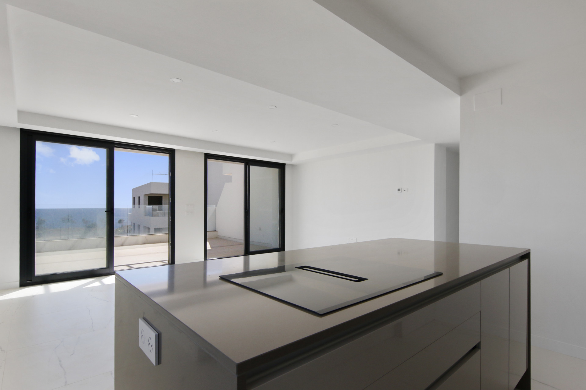3 Bedroom Apartment in Estepona - Photo 7