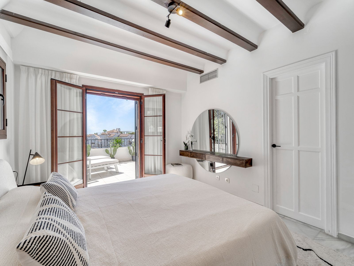 3 Bedroom Villa in Marbella - Photo 10