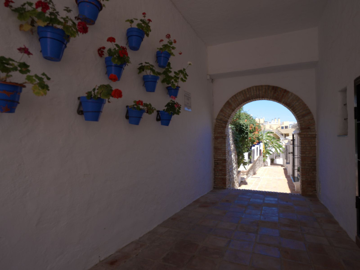 5 Bedroom Villa in Fuengirola - Photo 7