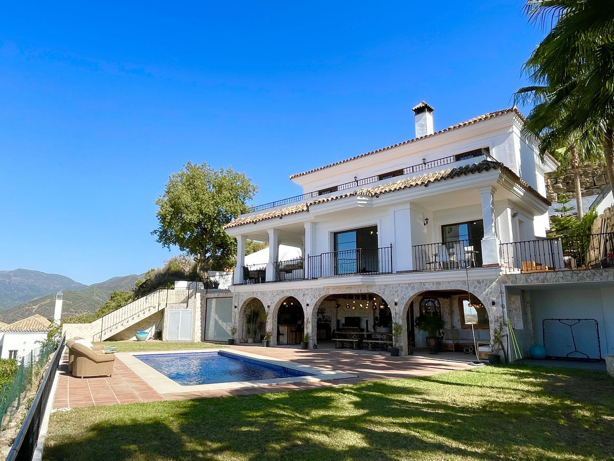 6 Bedroom Villa in Istán - Photo 3