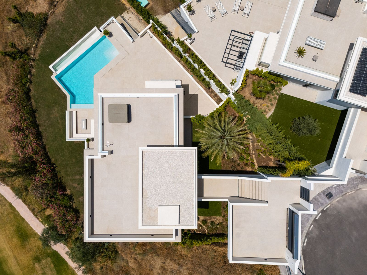 4 Bedroom Villa in Estepona - Photo 25