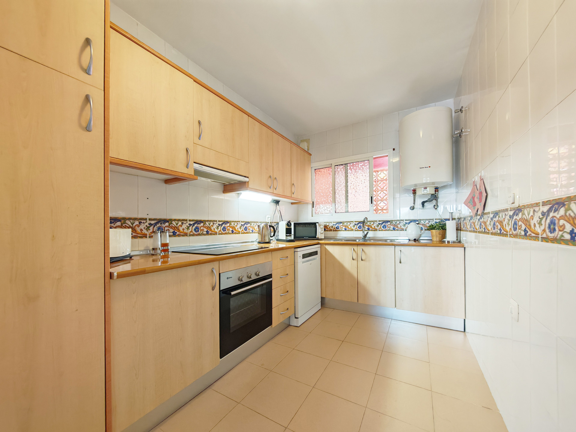2 Bedroom Apartment in Marbella - Photo 5
