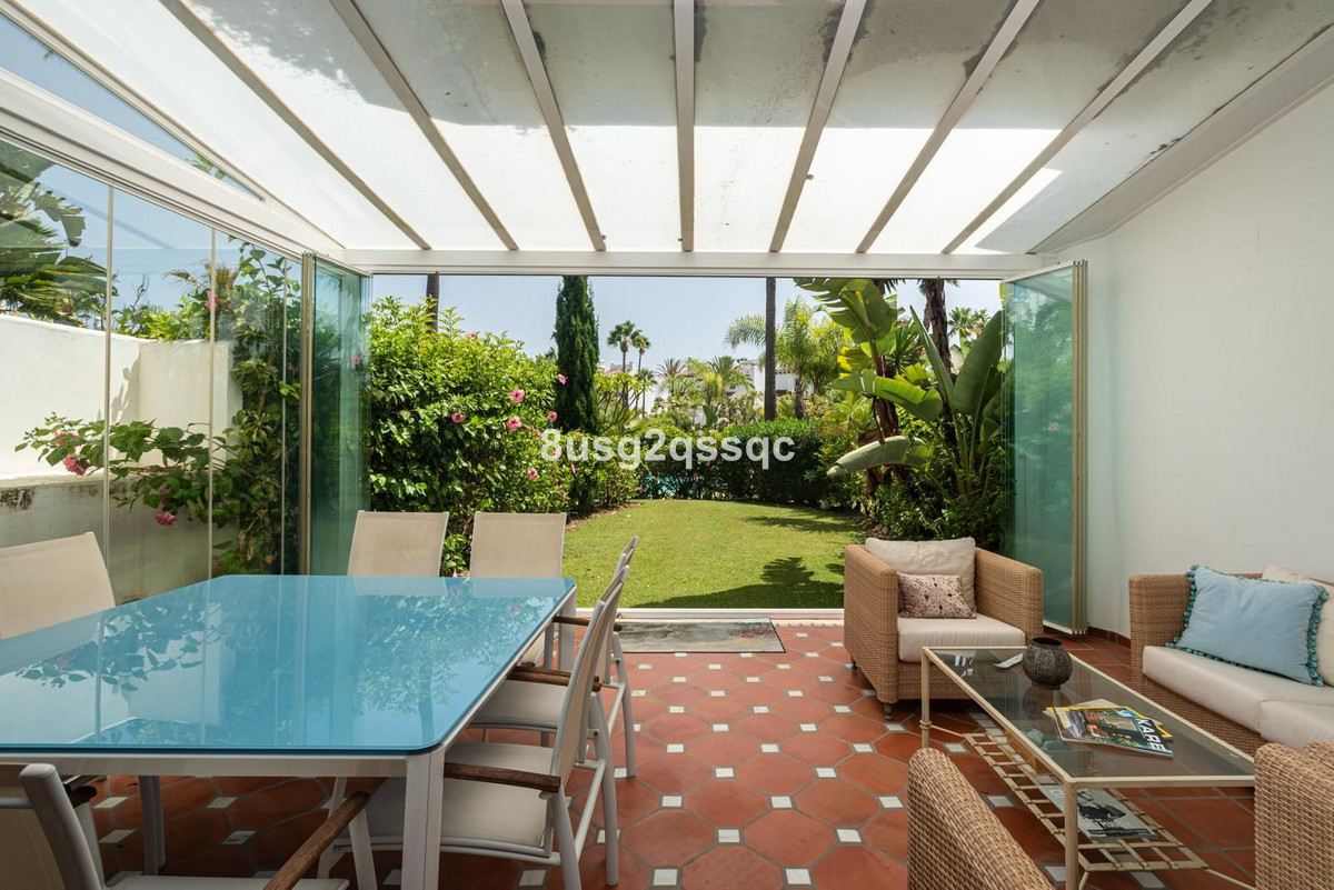 4 Bedroom Villa in Estepona - Photo 4
