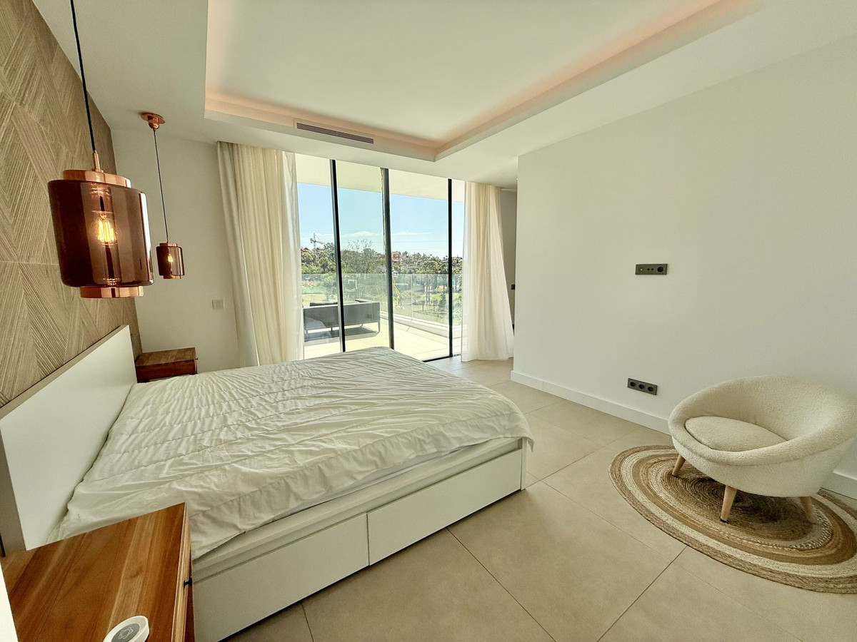4 Bedroom Villa in Estepona - Photo 38