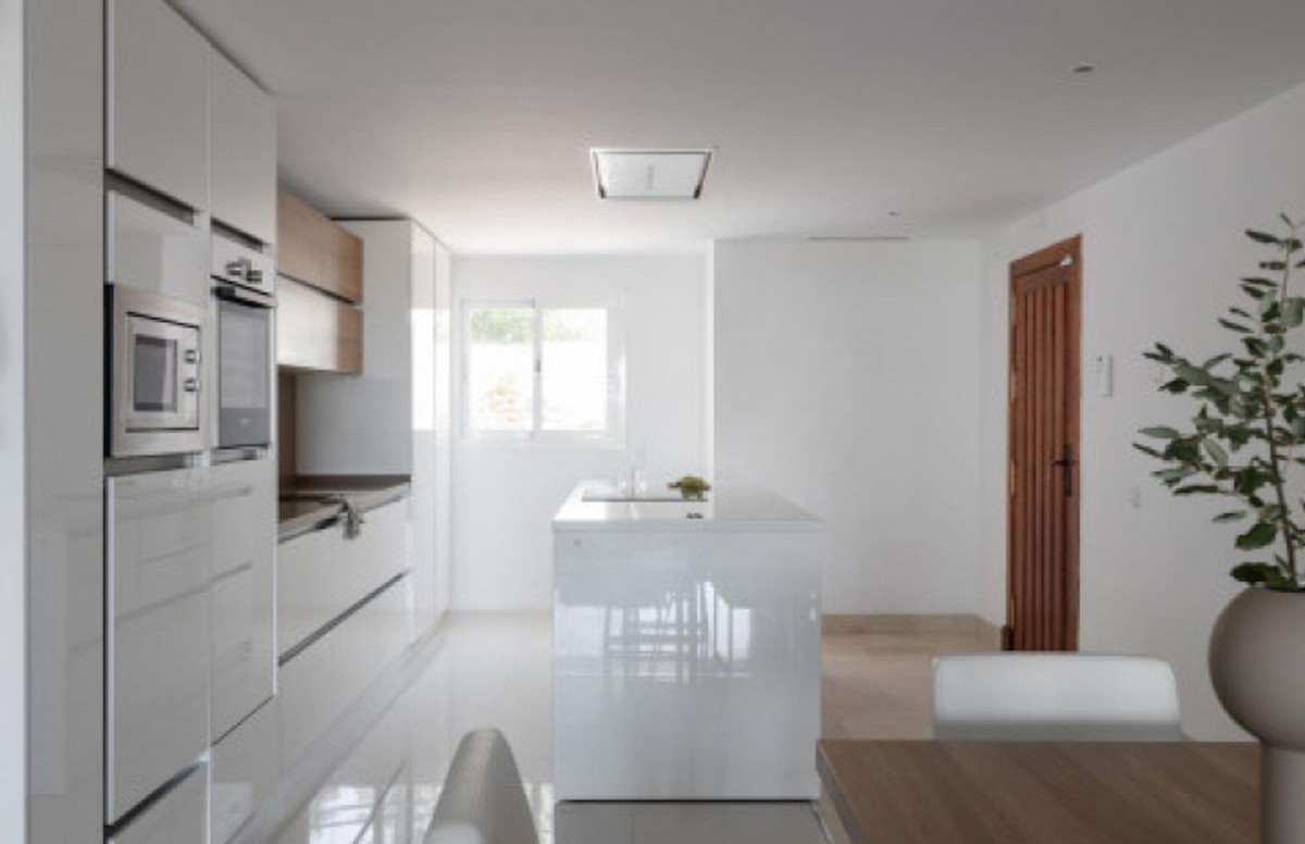 2 Bedroom Apartment in Marbella - Photo 12