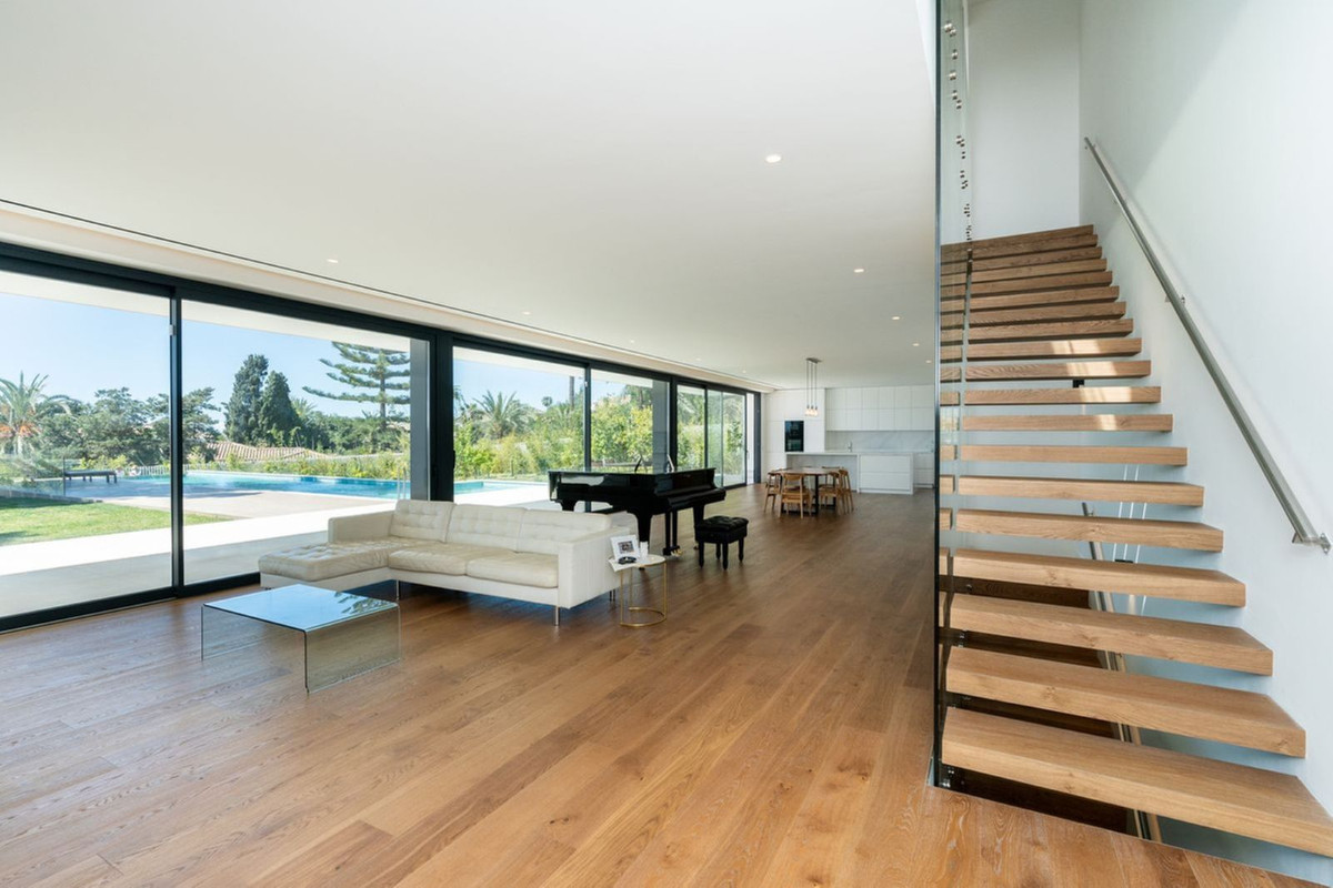 6 Bedroom Villa in Marbella - Photo 5
