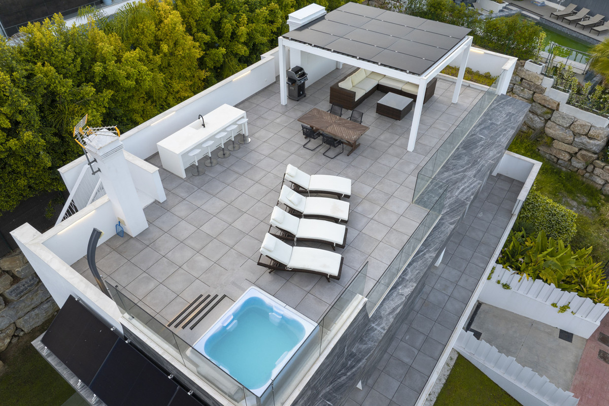 4 Bedroom Villa in Estepona - Photo 4