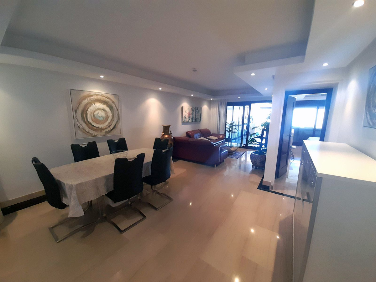 2 Bedroom Apartment in Estepona - Photo 6