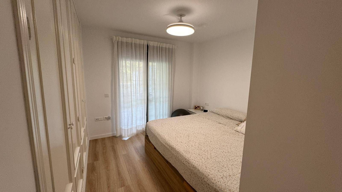 2 Bedroom Apartment in Fuengirola - Photo 14