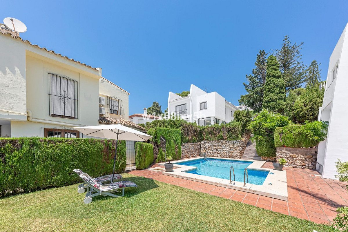 3 Bedroom Villa in Marbella - Photo 2