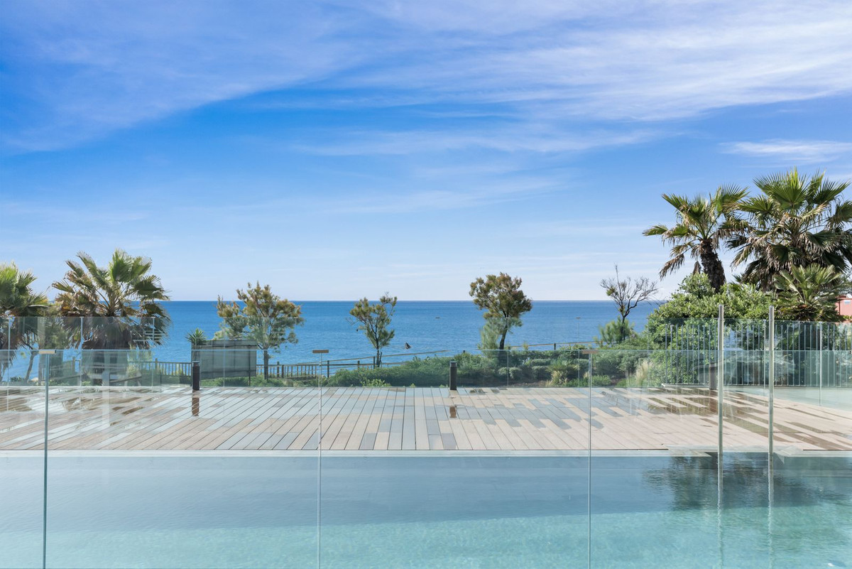 2 Bedroom Apartment in Estepona - Photo 6